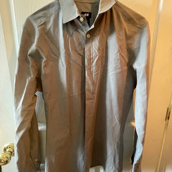 Simple grey button up - Picture 1 of 6